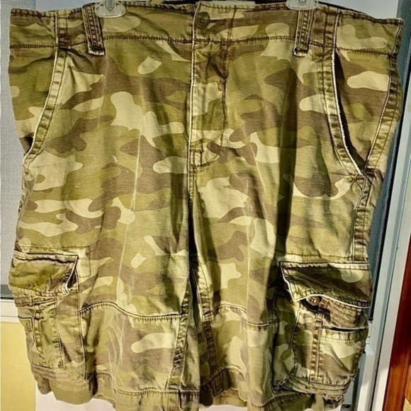 USED VINTAGE CARGO  CAMOUFLAGE SHORTS SIZE 42 4 FRONT 2 BACK POCKETS - Picture 1 of 7